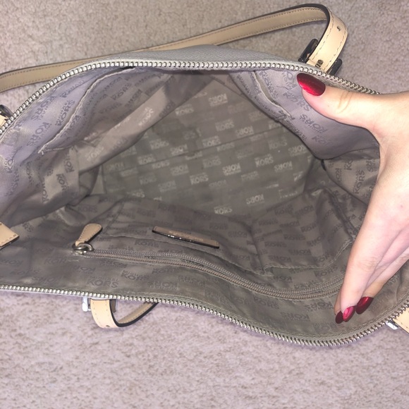 Michael Kors Jet Set Grey Tote - Picture 6 of 7